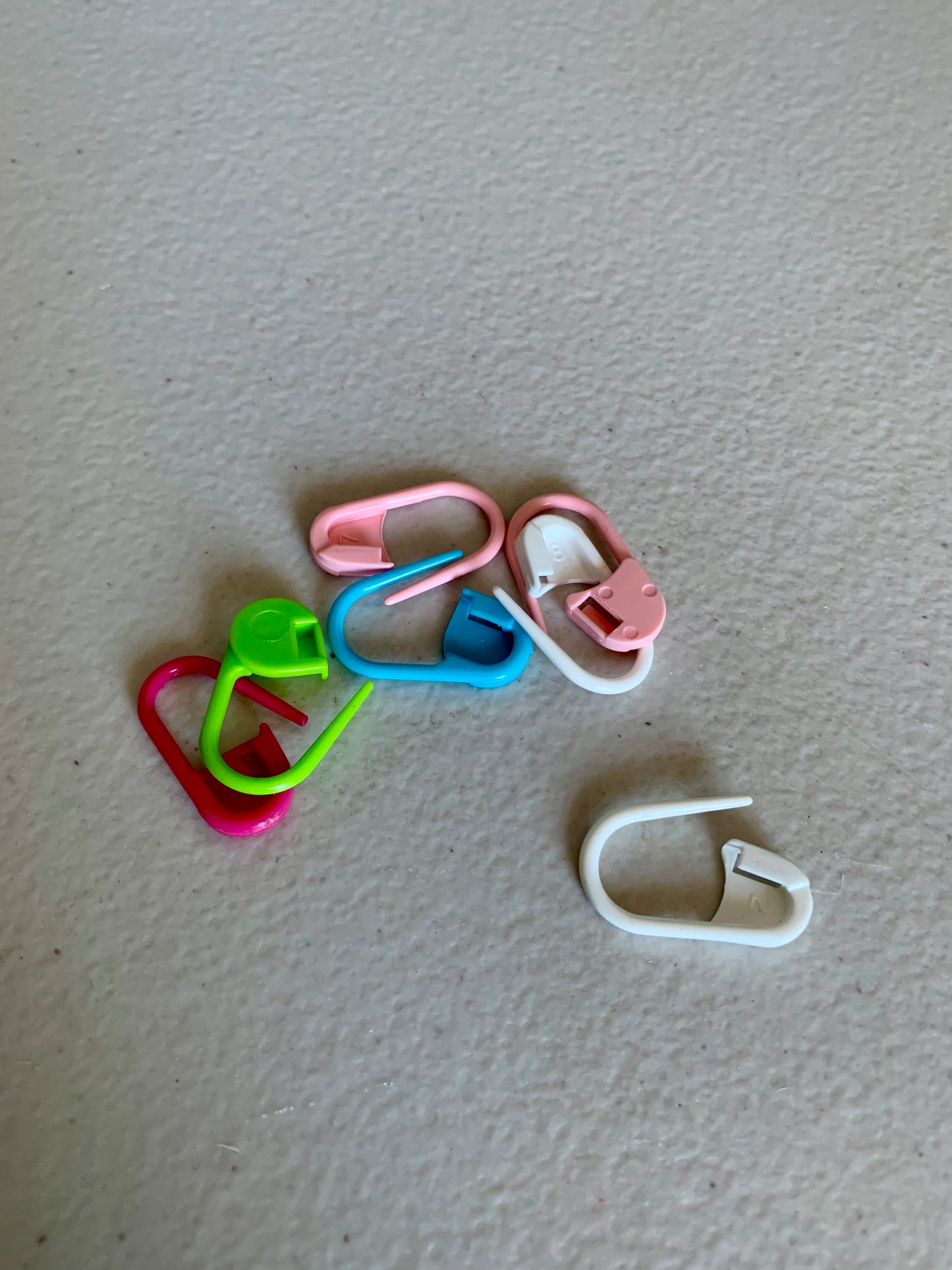 LOCKING STITCH MARKERS (DESTASH)