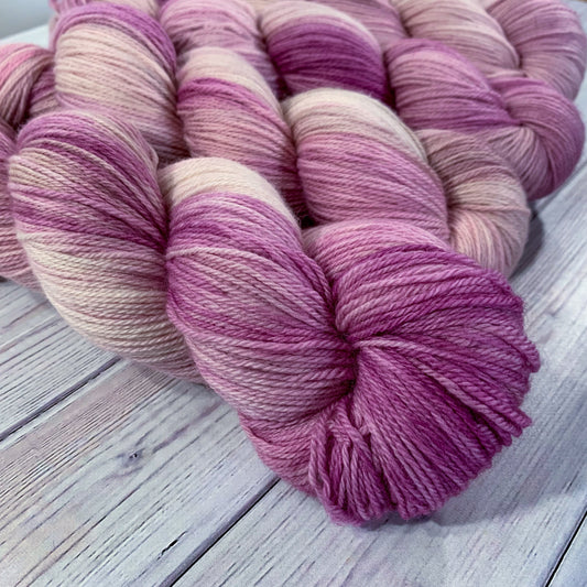 BLUSHING ROSE - PLUSH MERINO
