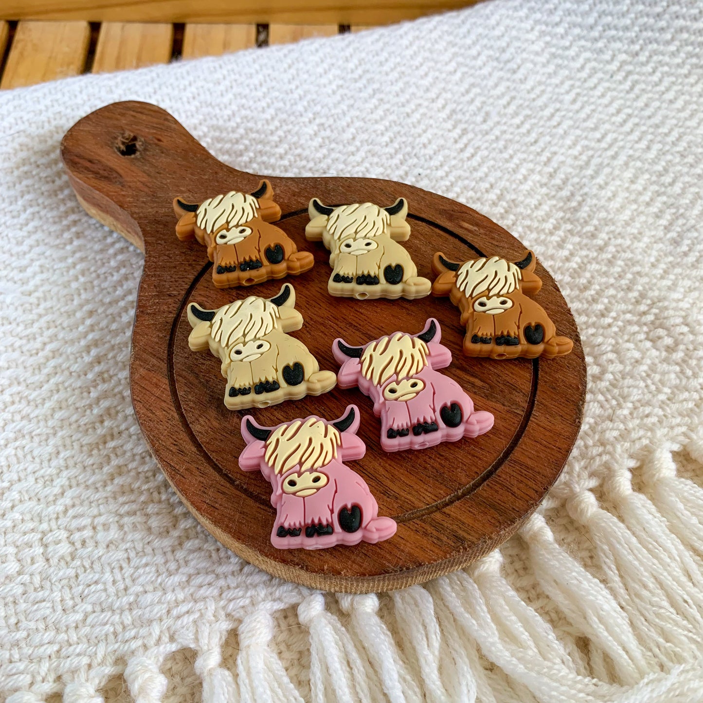 HIGHLAND COW NEEDLE STOPPERS - 3 COLOURS