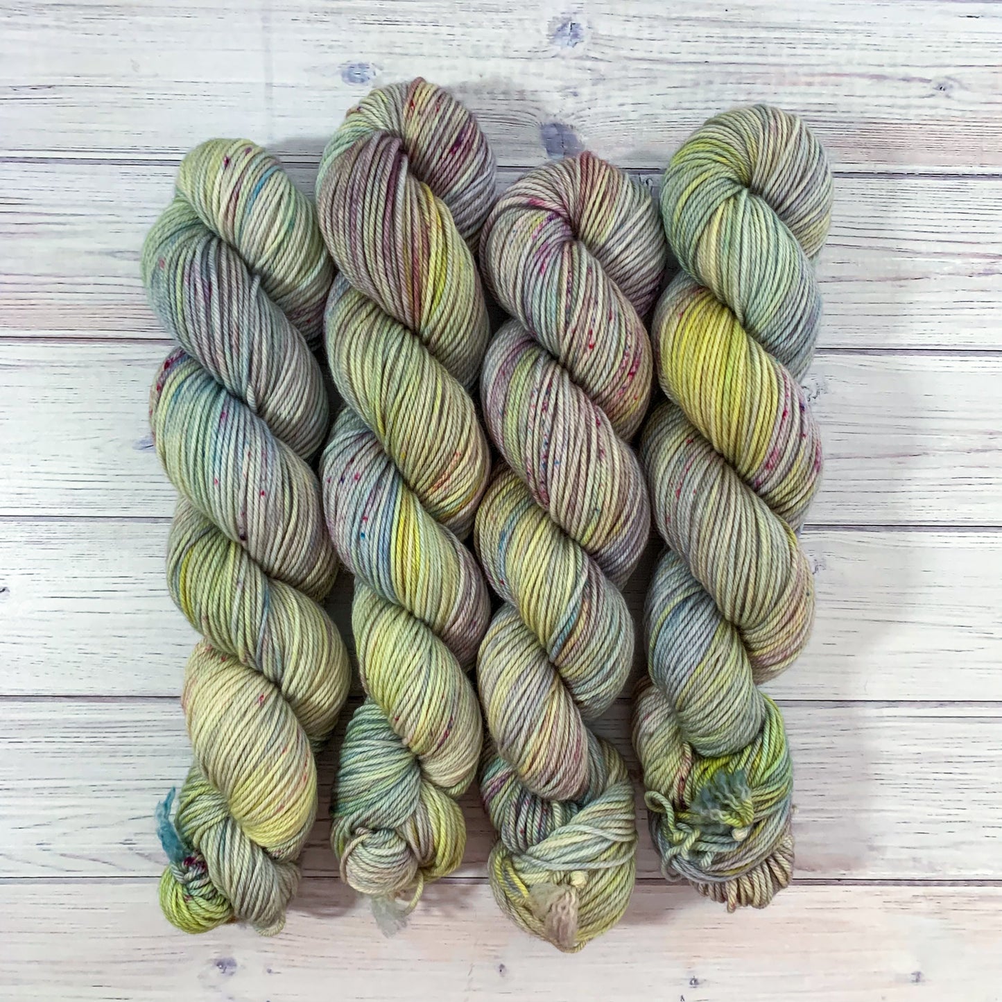 MAGNOLIA AND IRISES - MERINO WORSTED 115g