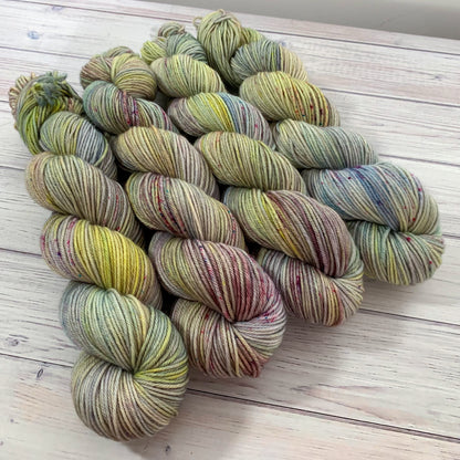 MAGNOLIA AND IRISES - MERINO WORSTED 115g